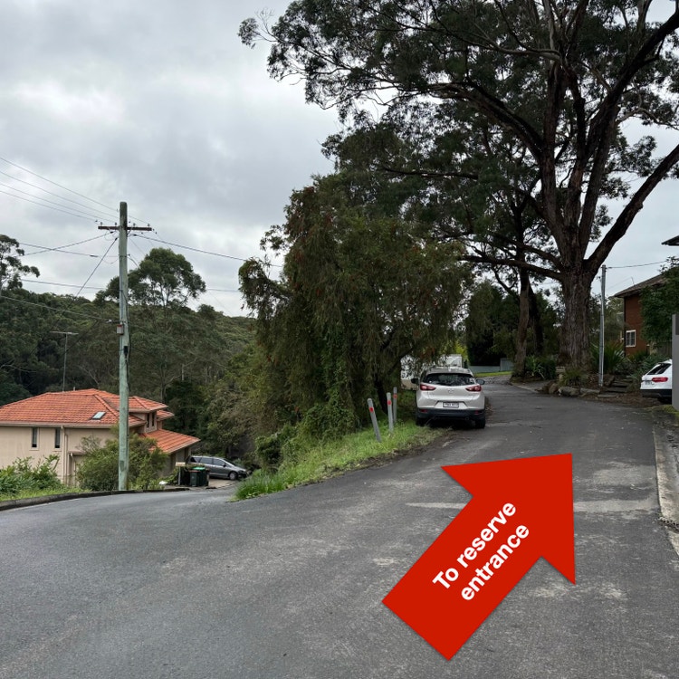 Arrow pointing to an uphill road